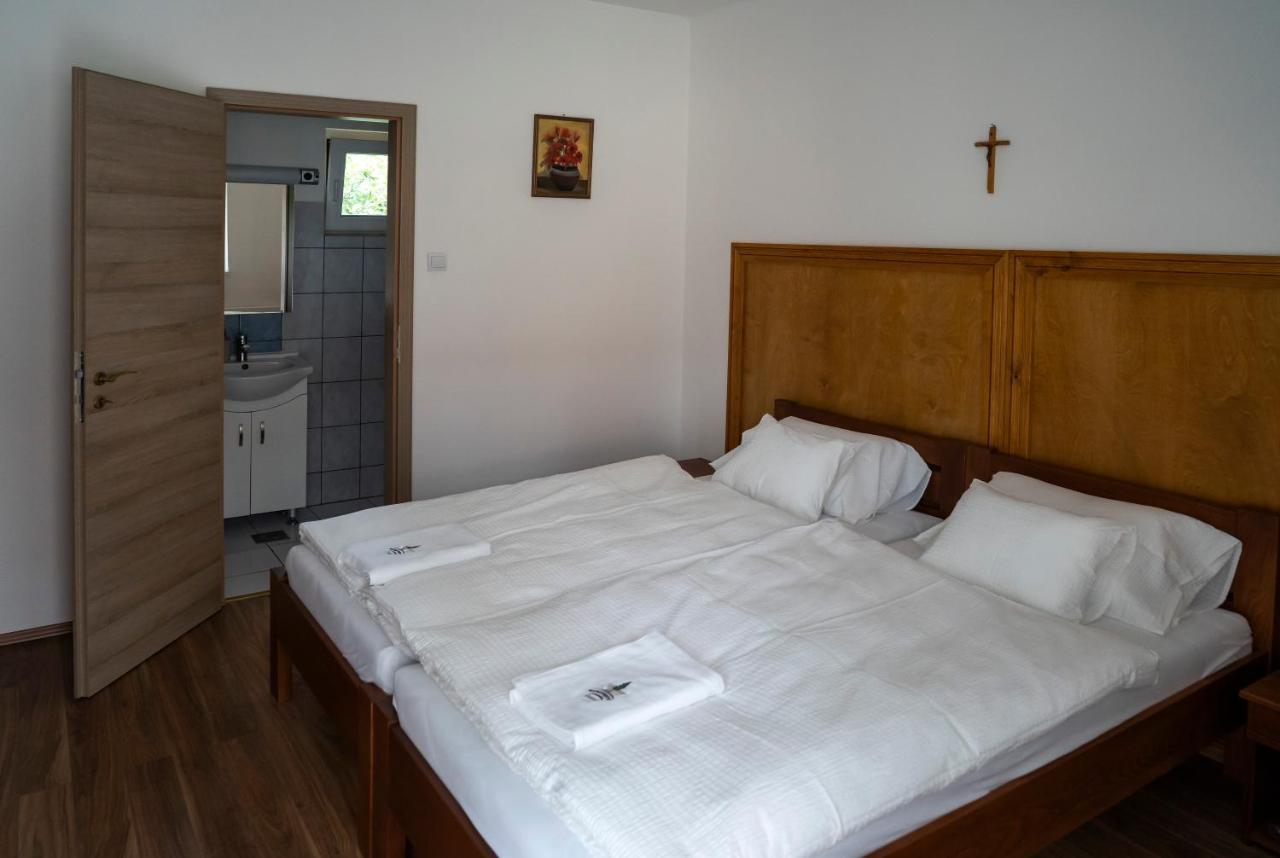 Mamutfenyo Panzio Bed & Breakfast Tata Dış mekan fotoğraf