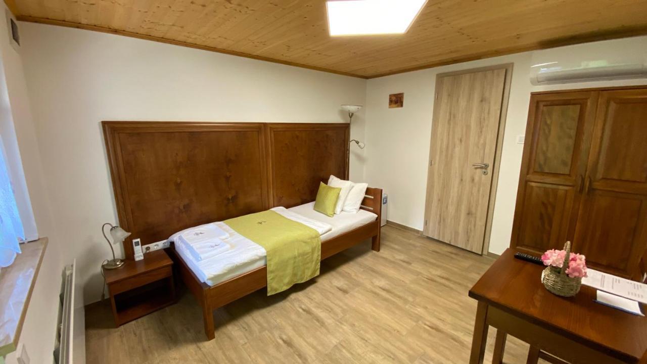 Mamutfenyo Panzio Bed & Breakfast Tata Dış mekan fotoğraf