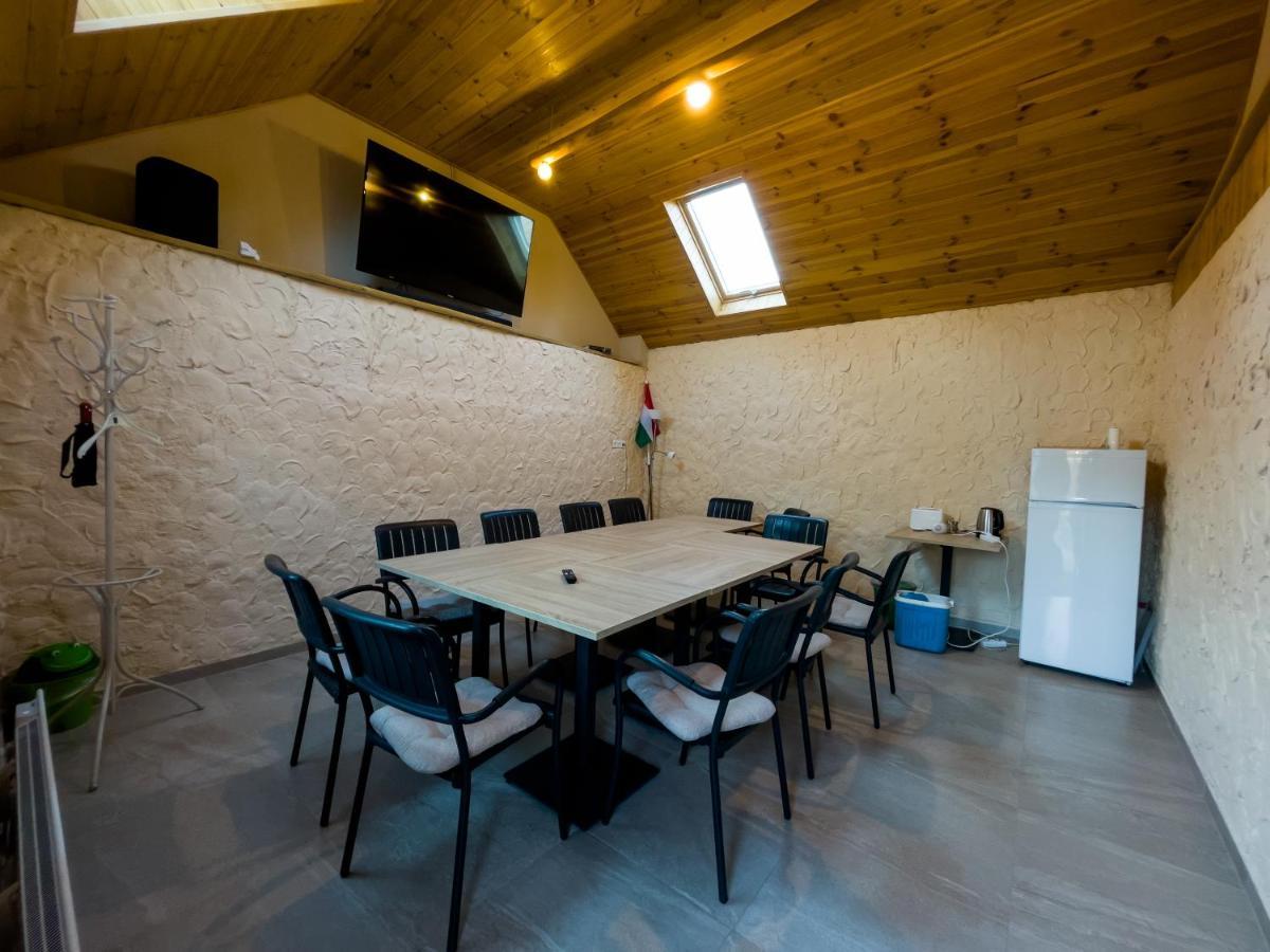 Mamutfenyo Panzio Bed & Breakfast Tata Dış mekan fotoğraf