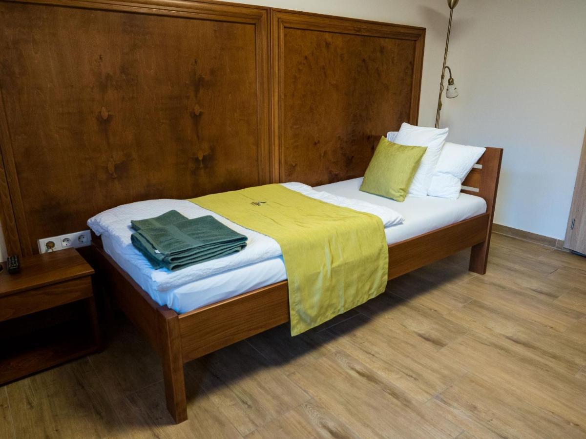 Mamutfenyo Panzio Bed & Breakfast Tata Dış mekan fotoğraf