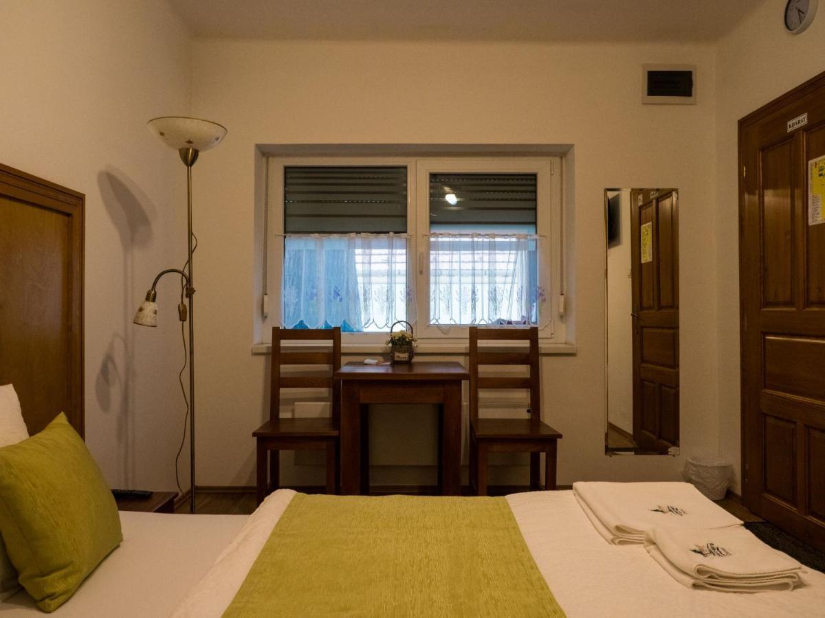 Mamutfenyo Panzio Bed & Breakfast Tata Dış mekan fotoğraf